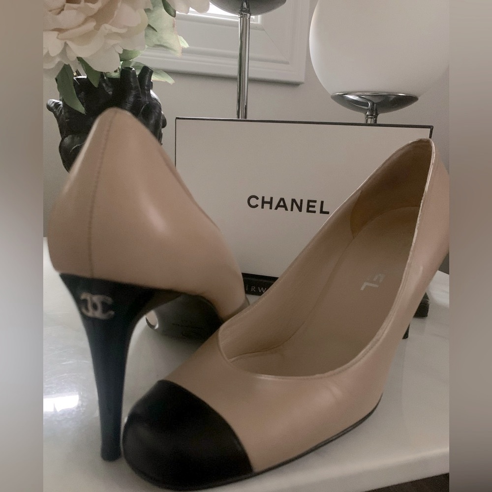- CHANEL Capped toe Round Heels In nude & Black Size 41